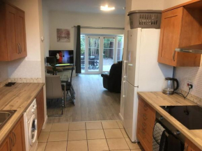 Haven House 6 bedrooms with 6 exclusive bathrooms and with lots of parking